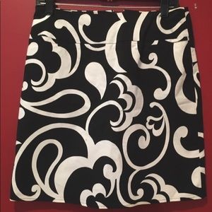Skirt Black & White design